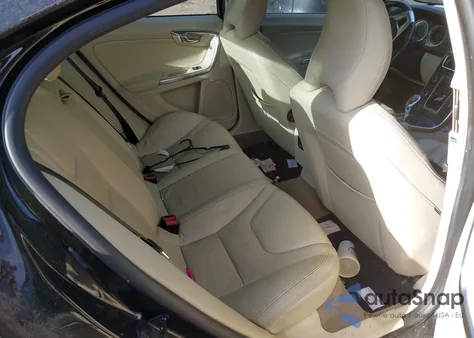 2013 Volvo S60 T5/T5 Platinum/T5 Premier/T5 Premier Plus z USA, uszkodzony, nr VIN YV1612FS7D2186510